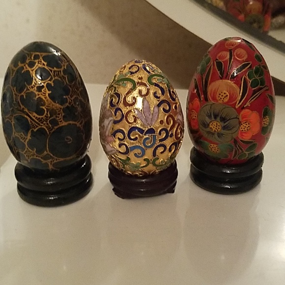 HAND PAINTED PAPIER MACHE EGGS - Picture 4 of 4